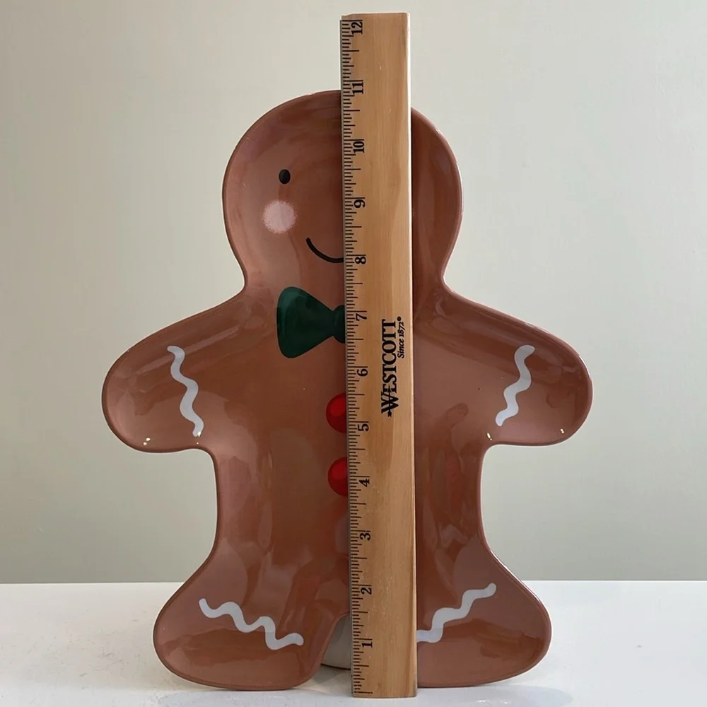 NWT Target Bullseye Playground Gingerbread Man Melamine Christmas Plate